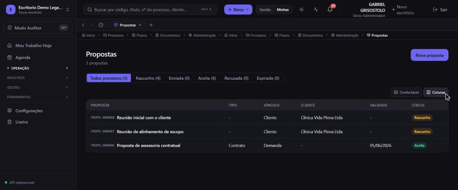 Tela de propostas do Meu Legal Ops com propostas por cliente, validade e status rascunho, enviada e aceita.